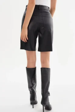 Femme LAMARQUE ARAE | Faux Leather Shorts